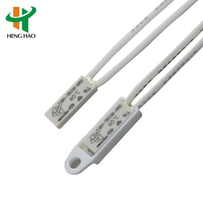 中国 NC NO Plastic Case 250V 2A Bimetal Temperature Switch Thermal Protector 販売のため