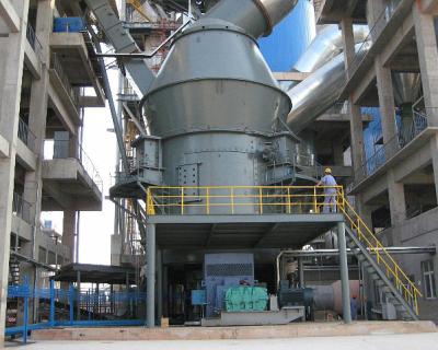 China Silica Sand Vertical Grinding Mill Small Floor Space For Cement Industry for sale