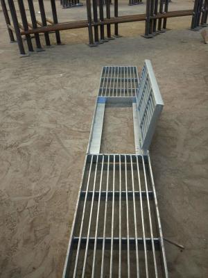 China City Road Galvanized Steel Walkway Grating Silver Appearance With Hinge / Round Bar for sale