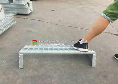 China CAnti Slip Steel Stair Treads Grating Flat / Serrated Bearing Bar Heat Dissipation for sale