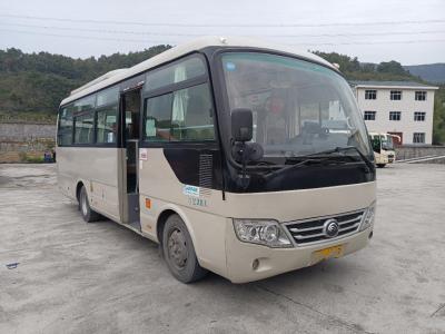 Chine L'autobus Yutong a employé Mini Tour Coach que la porte de pliage du moteur 130hp de ZK6729D Yuchai 28seater est partie de la direction à vendre