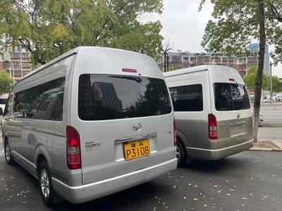 China 2018 Year 13 Seats Used Toyota Hiace Bus With Petrol Engine Used Mini Bus For Nigeria for sale