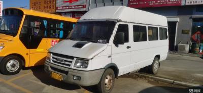 Κίνα 2013 Έτος 17 θέσεων Iveco Μεταχειρισμένο Μίνι λεωφορείο με Καλό Κλιματιστικό Κινητήρα Χαμηλά χιλιόμετρα προς πώληση