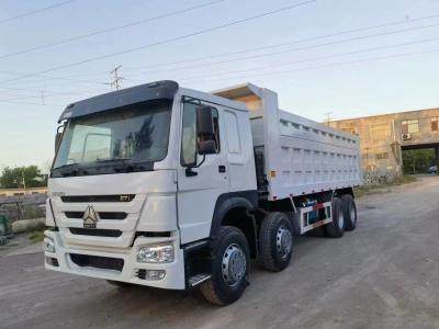 Chine Usé camion- le mode blanc d'entraînement du lecteur 8×4 de main gauche de couleur camion à benne basculante utilisé par puissances en chevaux de 371 HOWO à vendre