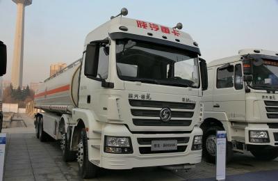 China 8x4 Oil Tanker Truck Shacman 12 Wheels Euro 4 Emission 30m3 Capacity Weichai 290hp for sale