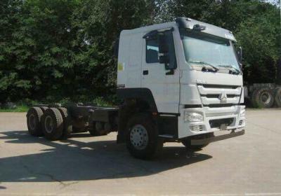 China Sinotruck HOWO utilizó los camiones internacionales, semi usados remolques con el motor diesel 4x2 en venta