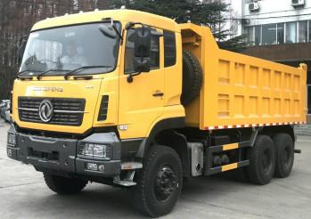 中国 Dongfengはダンプ トラック5600X2300X1200次元280Lの燃料タンク容量を使用しました 販売のため