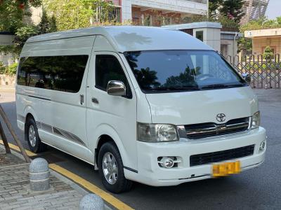 China High Roof 2005 Year 13 Seats Gasoline Used Toyota Hiace Used Mini Bus Automatic Transmission for sale