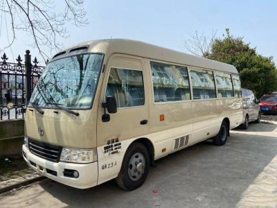 中国 2011年によって使用されるディーゼル マニュアルによって作動させるドアのトヨタ・コースター使用された小型バスは23の座席が付いている使用された贅沢なバスをバスで運ぶ 販売のため