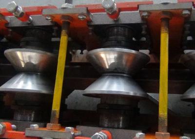 Cina La chiglia d'acciaio del calibro leggero lamina a freddo la formazione della macchina per materiale da costruzione in vendita