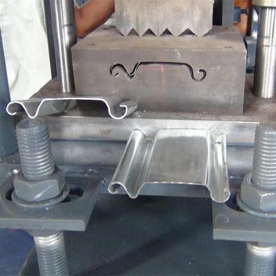 China Rollo de la hoja de acero que forma poder hidráulico de la estación de la maquinaria 4KW del marco de puerta del obturador de la máquina en venta