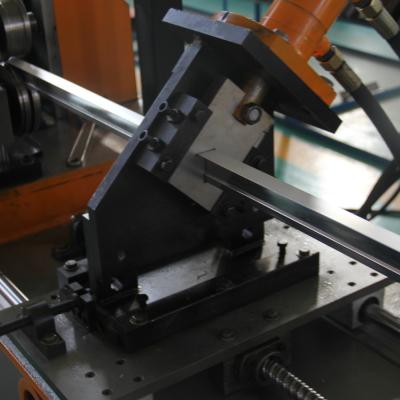 Chine Goujon en métal d'entraînement à chaînes formant la machine/système de contrôle en acier de PLC de machine de goujon à vendre