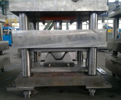 China Precision Highway Guardrail Roll Forming Machine 15 Stands Servo Feeding Device for sale