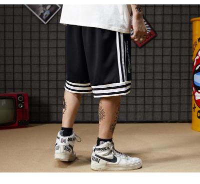 China Niche Trend Striped Men Streetwear Shorts Breathable Spandex Basketball Pants for sale
