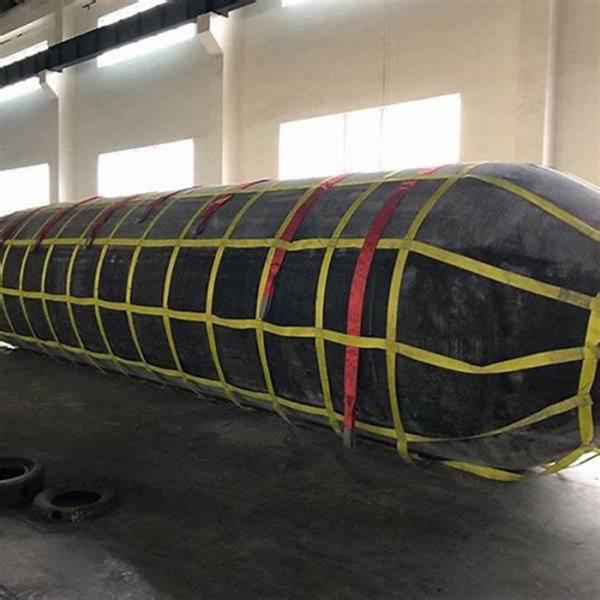 Quality Sunken Vessels Floating Boat Lifting Airbags , Black Boat Recovery Airbags Fill for sale