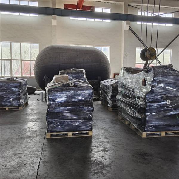 Quality OEM Shipyards Inflatable Rubber Airbag , Black Marine Rubber Balloon for sale
