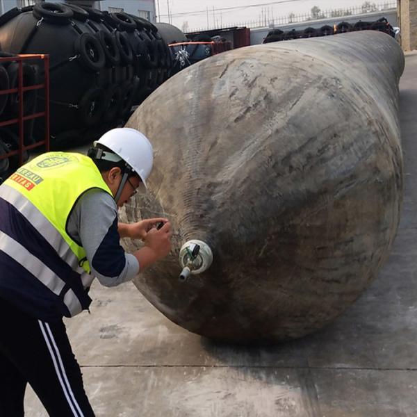 Quality Smooth Rubber Marine Air Bag Cylindrical Shape For Ship / Vessel / Docking for sale