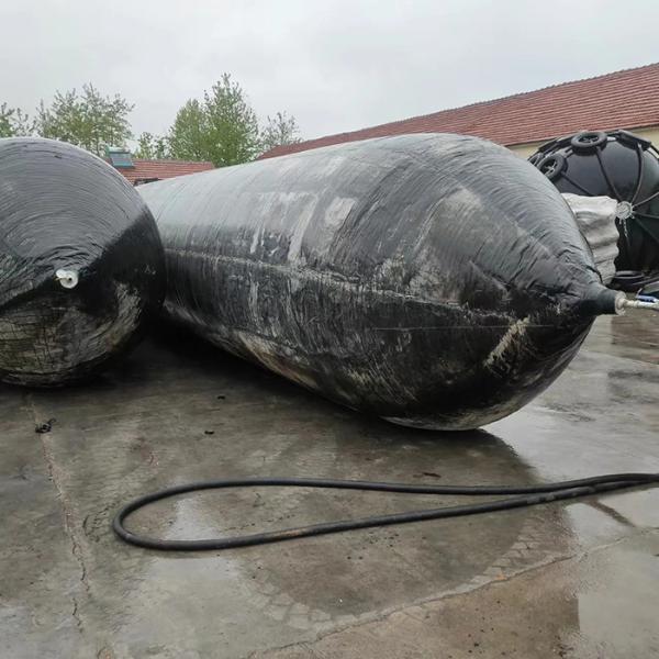 Quality Smooth Rubber Marine Air Bag Cylindrical Shape For Ship / Vessel / Docking for sale