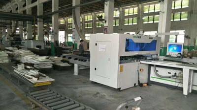 Chine Aléseuse de commande numérique par ordinateur de trous de PVC de Cabinet de meubles de panneau entièrement automatiquement à vendre