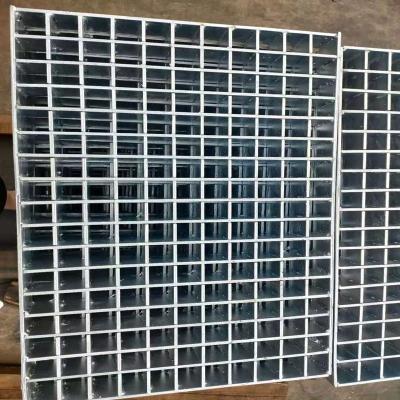 China Grating Galvanized 3X24 FT Hot DIP Galvanized 38X5mm Bar Grating for Catwalk Anti-Slip Aluminum Rooftop Walkway Safety Grating for sale