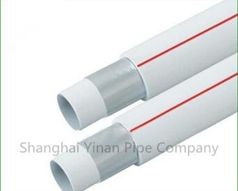 China Riegue el tubo compuesto del tubo del sistema de abastecimiento y de Ppr-AL-p-banda Ppr del compuesto plástico de las colocaciones en venta