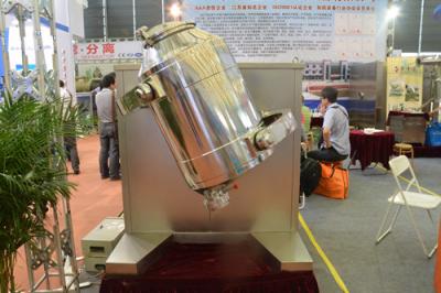 China Multi Richtungsbewegungs-Pulver-Mischmaschine mit Kraftübertragungssystem zu verkaufen