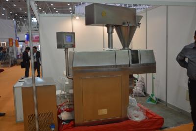 China O PLC ajustável controla o equipamento seco da granulação para grânulo dos gêneros alimentícios à venda
