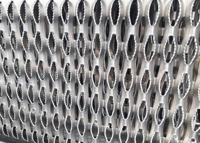 China reja perforada del puntal del apretón del aluminio grueso 11GA para la pisada de escalera de la calzada del tablón en venta