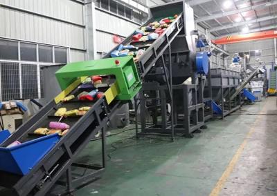 Cina Linea di riciclaggio di plastica accumulatore per di automobile di protezione dell'ambiente per il pc Ps dell'ABS del pe pp in vendita