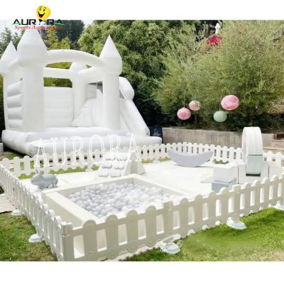 China Indoor-Spielplatz Aufblasbare Soft Play Ausrüstung Party Weiße Kugel-Grube für Kinder zu verkaufen