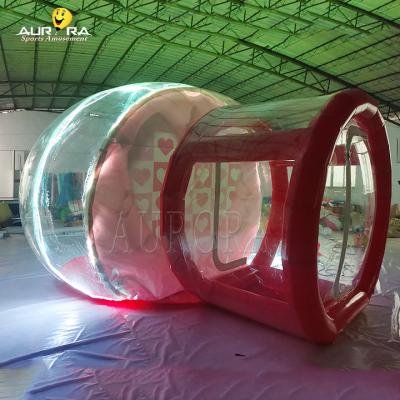 China Tenda de domo de casa de bolhas de PVC inflável com túnel vermelho de design personalizado à venda