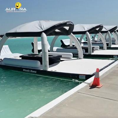 Chine Docks flottants gonflables personnalisés PVC Dock d'air d'eau noire et blanche pour bateaux à vendre