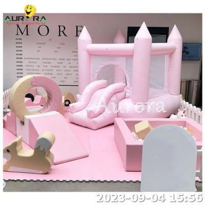 中国 Commercial Party Rental Equipment Pink Inflatable Bounce House Soft Play Pastel 販売のため