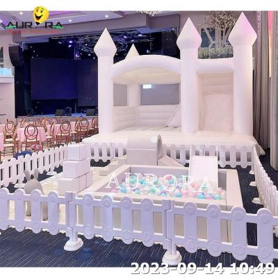 中国 White Package Set Soft Kids Play Room With Inflatable Bounce Castle House 販売のため