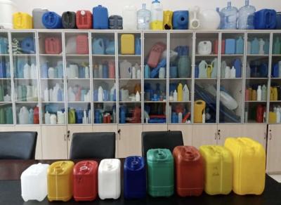 China 20L Plastic Extrusion Blow Molding Machine Stackable Jerry Can Oil Bottle for sale