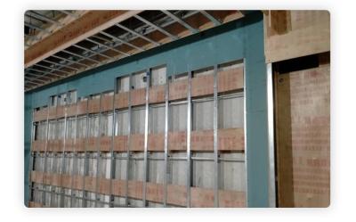 China Material doble de la aleación de aluminio del canal del sistema de la pared de división de Furring en venta