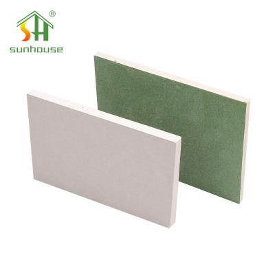 中国 4x8 Water Resistant Plasterboard Moisture Resistant Sheetrock 15mm Gypsum Board For Drywall 販売のため