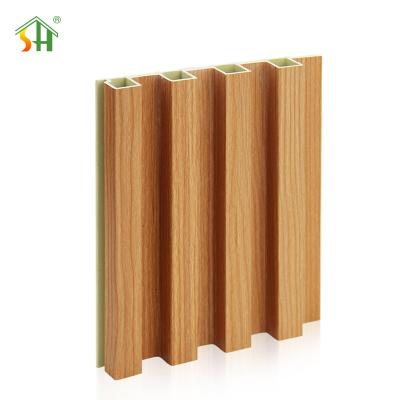 China Coextrusión de fachada de madera Wpc revestimiento de paredes exteriores Wpc paneles de gran pared de madera plástica decorativa tablero de pared compuesto en venta