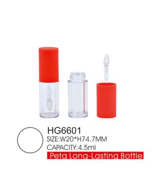 Chine Les tubes vides de luxe 4.5ml de lustre de lèvre de rond de PETG masquent des tubes de lustre de lèvre à vendre