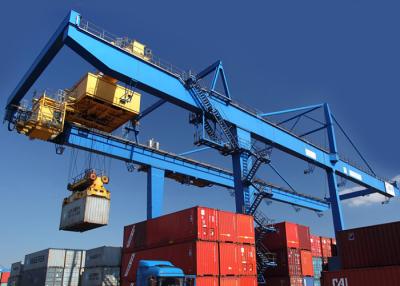 China Rail Mounted Shipping Container Crane 50 Ton For Harbor / Containers Stockyard for sale