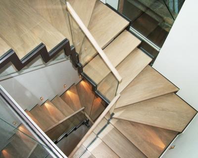 China Wooden Straight Staircase Design With Glass Railing for House for sale