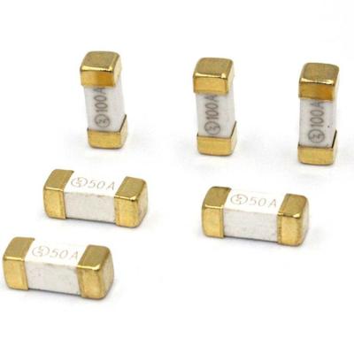 Chine Le bâti 1245 extérieur fond 12.5x4.5mm SMD en céramique Chip Fuse 32V 63V à vendre
