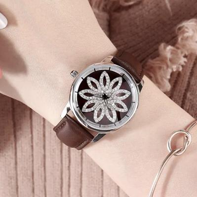 China Joyería de lujo Reloj de metal piezas de moda cinturón de reloj de mujer impermeable OEM en venta