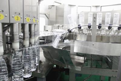 China 12000 máquinas de rellenar de acero inoxidables del agua embotellada de BPH 500ml en venta