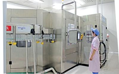 China Gravity Mechanical Valve PLC MMI Tea Drink Production Line for sale