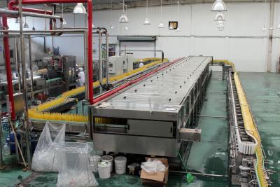 China Limpeza de auto 9000kg de aço inoxidável Juice Filling Machine à venda