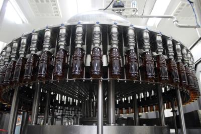 China Completamente fechado combinado 18000 BPH Juice Filling Machine à venda