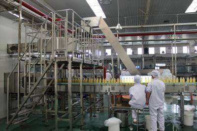 China MMI regulamentar Juice Filling Machine da velocidade variável da frequência à venda