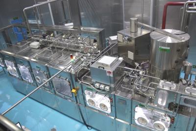 China Máquina de rellenar fría aséptica 30000BPH para el jugo de la bebida en venta
