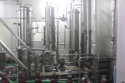 Chine Facile actionnez 500ml a aéré Juice Glass Bottling Machine à vendre